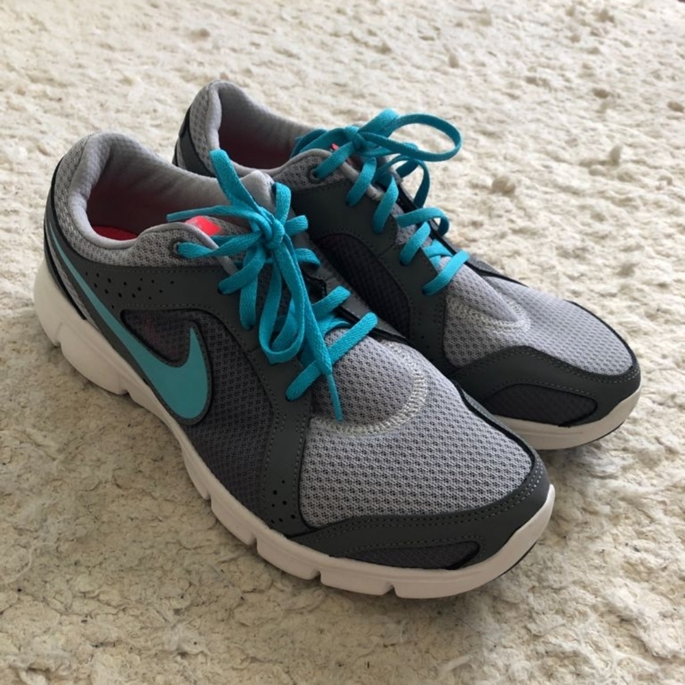 Gray Teal Pink Nike Running Shoes BRAND NEW